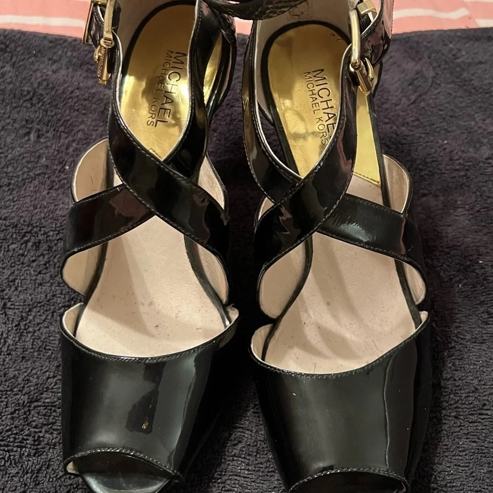 Michael Kors Tamara Women's Black Patent Leather Open Toe Heels Shoes, size 9.5